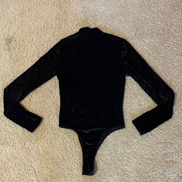 NWOT Women’s Black Faux Velvet Long Sleeve Snap Closure Bodysuit Small - Picture 9 of 9